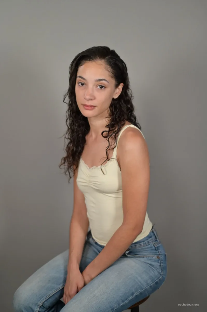 Portrait de Louna Balavoine réalisé pour un book photo comédien Troubadours